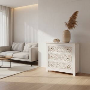 Commode Saguna en bois massif sculptée à la...